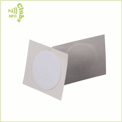 13,56 MHZ de haute qualité anti-métal blanc autocollant NTAG215Tags NFC anti-métalOEM K0400.00